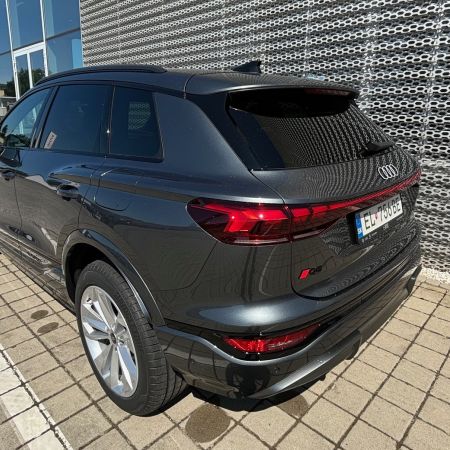 Audi Q6 e-tron Quattro 2024, PREDVÁDZACIE VOZIDLO